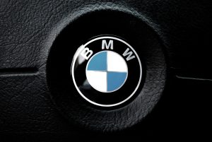 تاثیر لوگو BMW بر آگاهی از برند این شرکت چقدر موفق بوده است؟